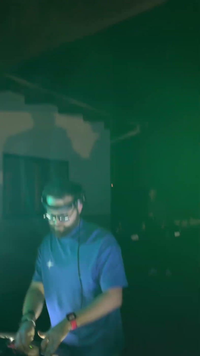 Hellijhon em set noturno